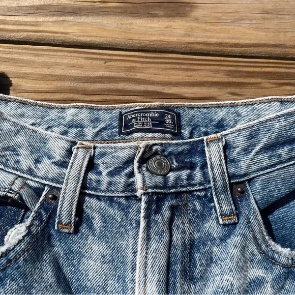 Abercrombie & Fitch high Rise Mom Jeans - Picture 6 of 6